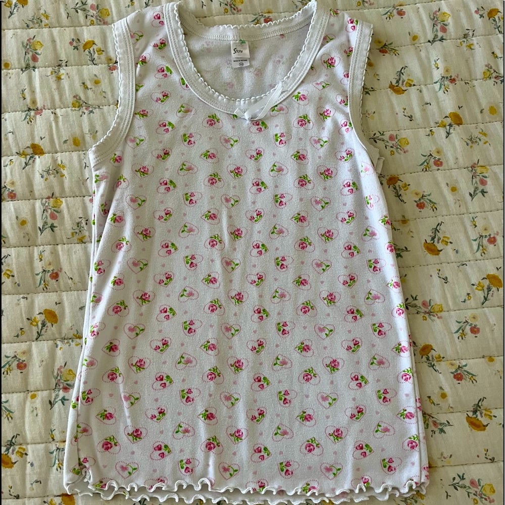✧･ﾟ: *✧･ﾟ:* Floral Sleeveless Shirt ✧･ﾟ: *✧･ﾟ:*